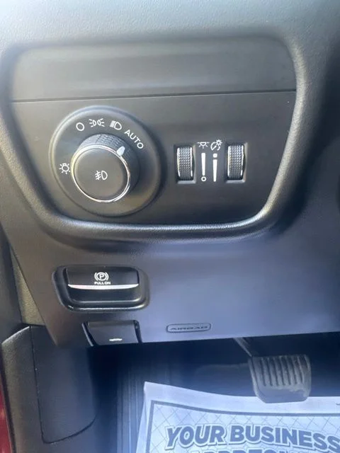 Used 2023 Red Jeep Summit Reserve image 17