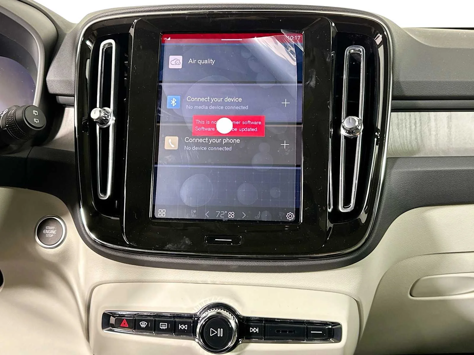 2025 Volvo XC40 Plus - Photo 13