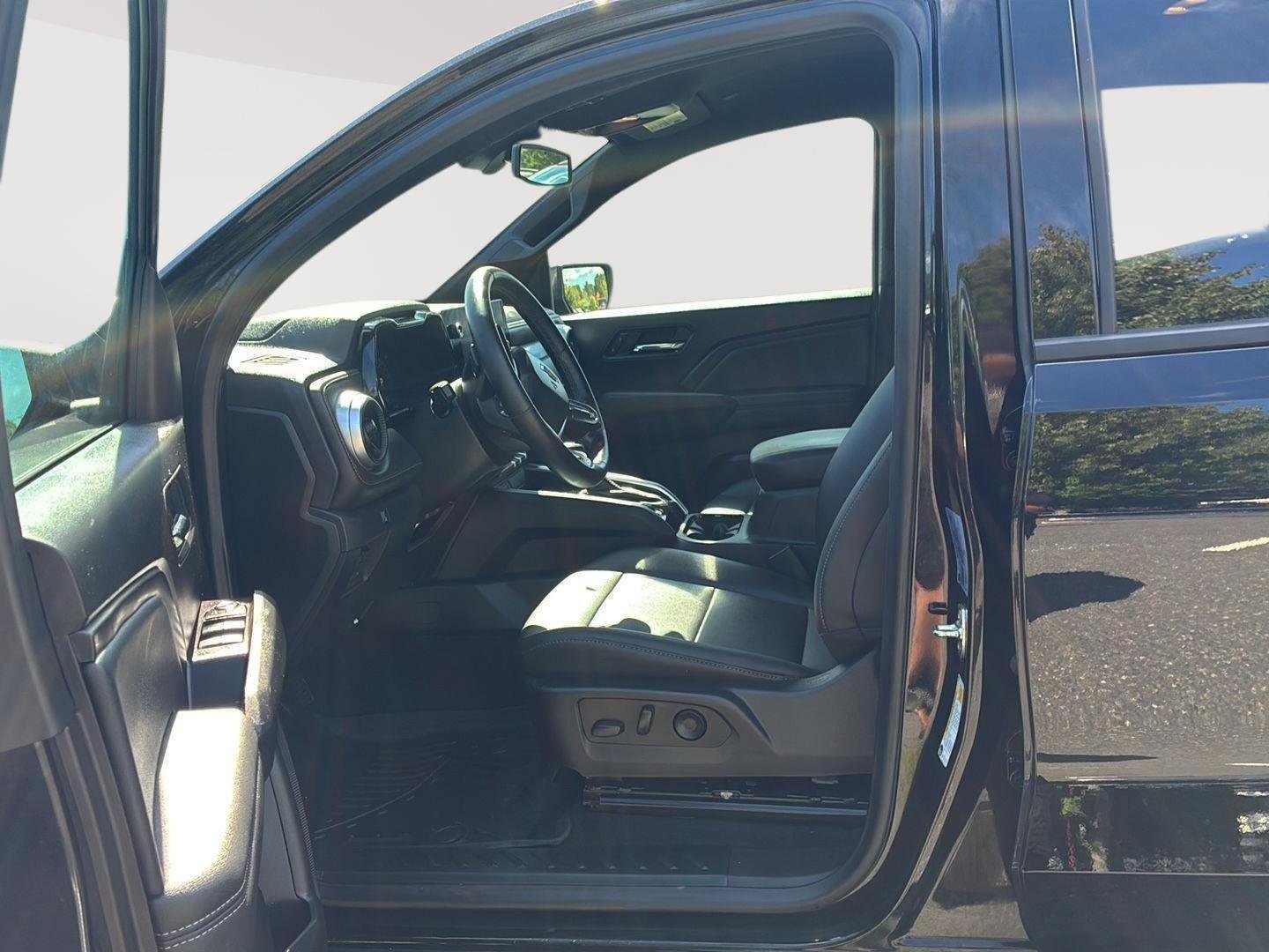Used 2026 Black Chevrolet 4WD LT image 28