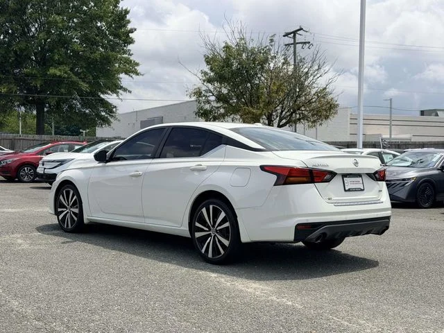 Used 2021 White Nissan 2.5 SR image 4