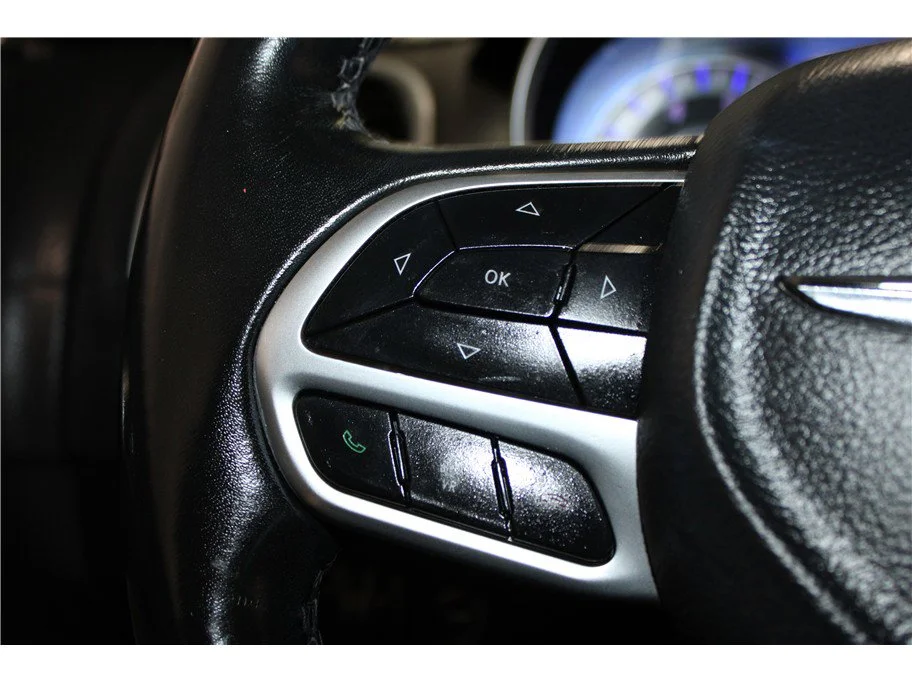 Used 2019 Granite Crystal Metallic Clearcoat Chrysler Touring image 24