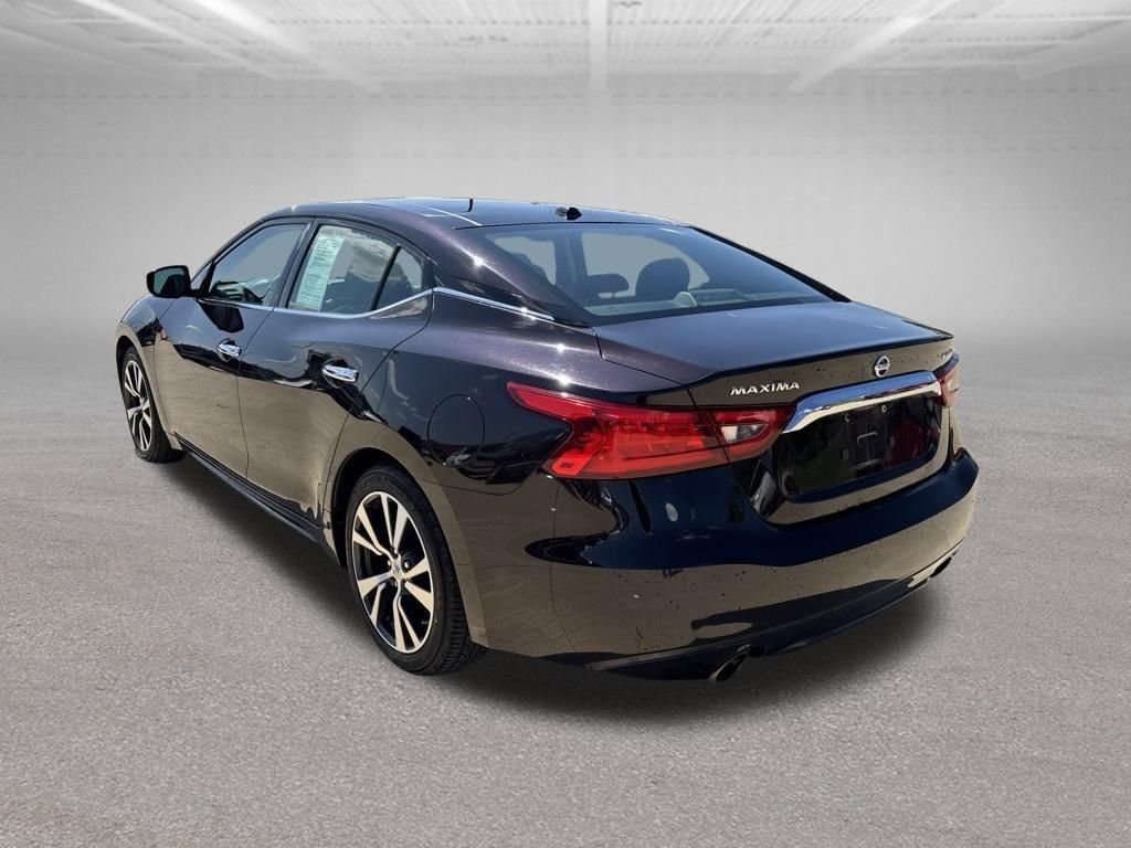Used 2016 Bordeaux Nissan Platinum image 3