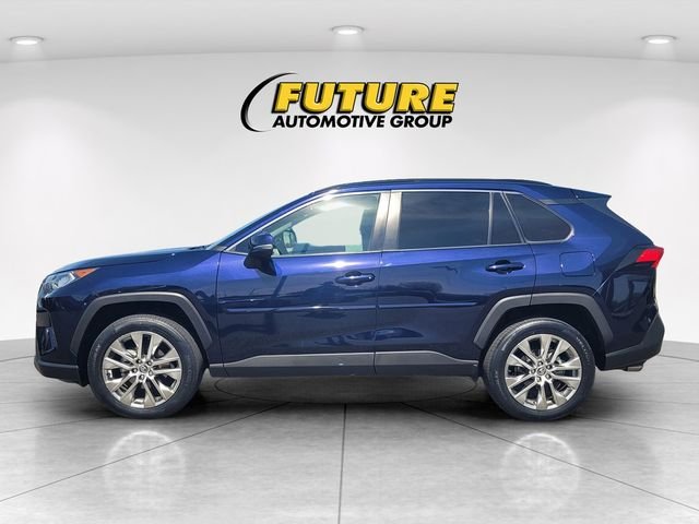 Used 2020  Toyota XLE Premium image 6
