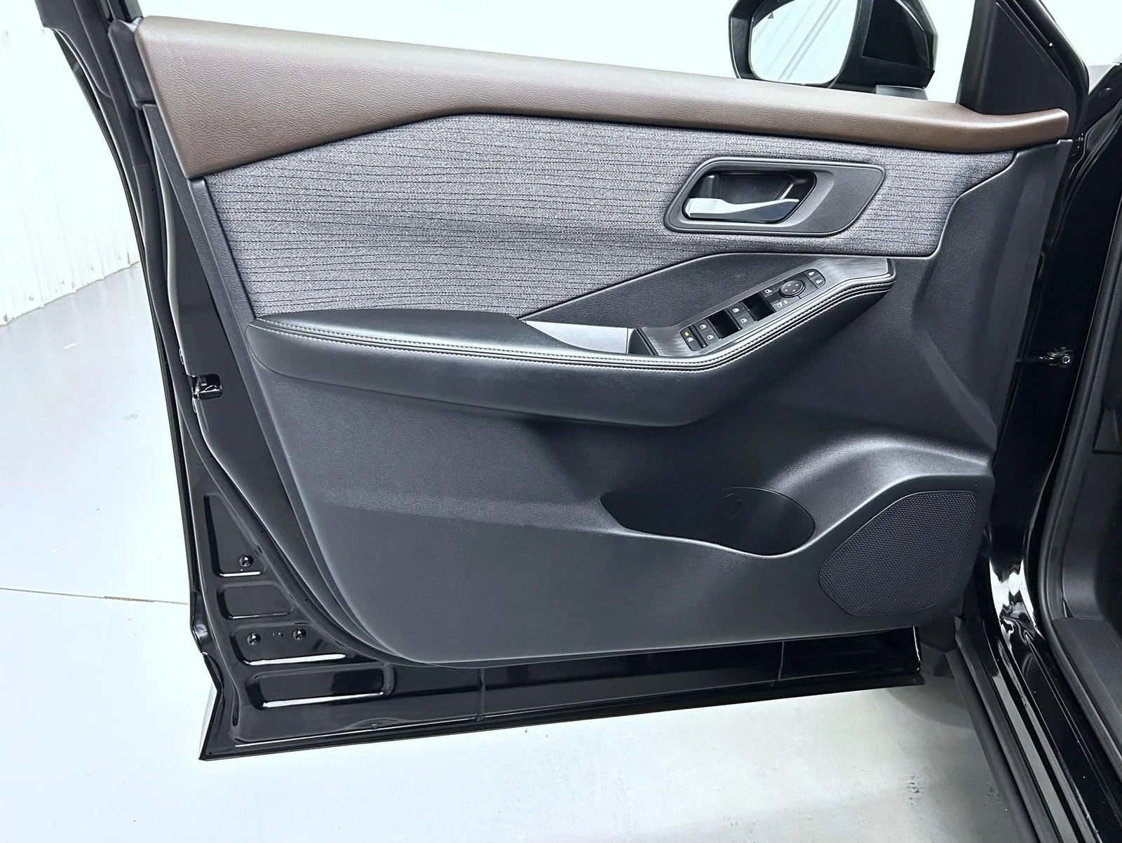 Used 2023 Black Nissan SV image 9
