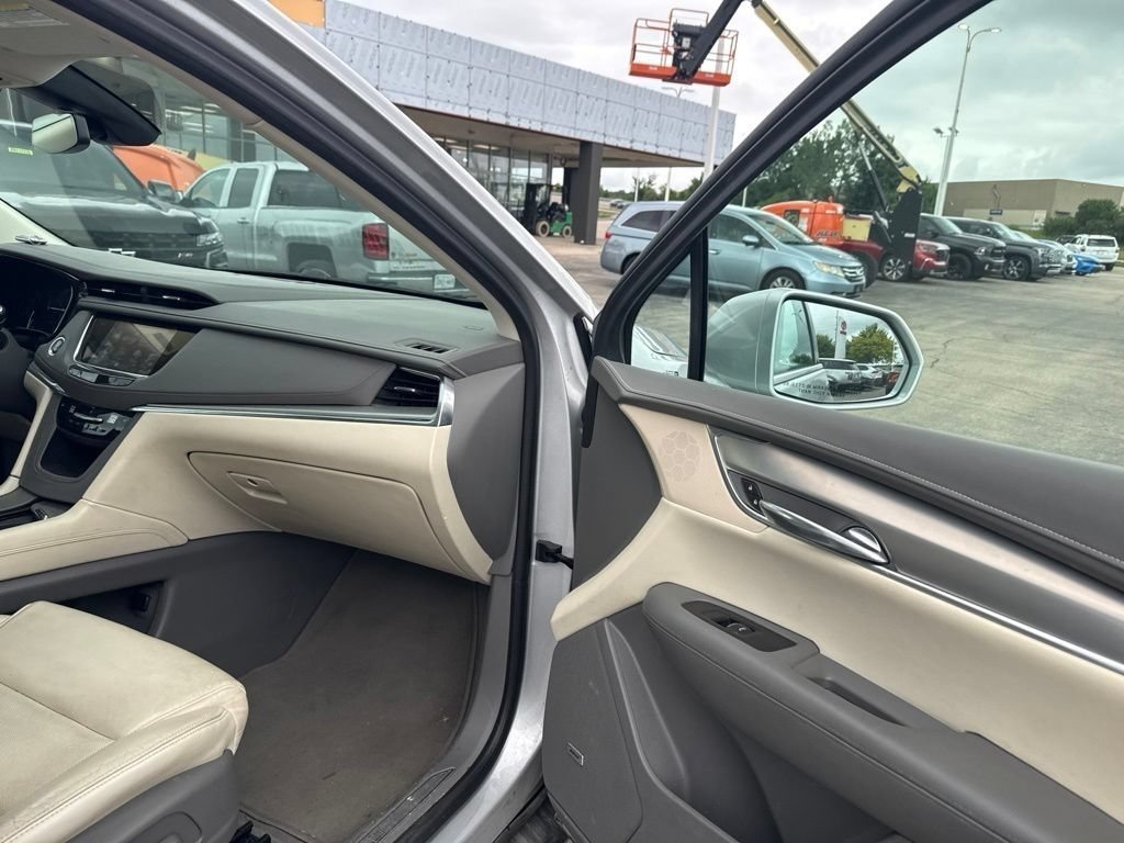 Used 2017 Radiant Silver Metallic Cadillac Luxury image 16
