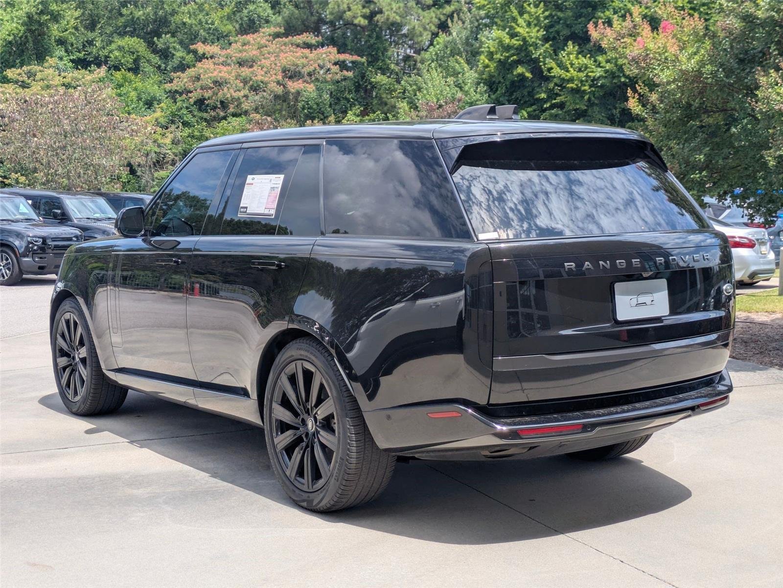 Used 2023 Santorini Black Metallic Land Rover SE image 7