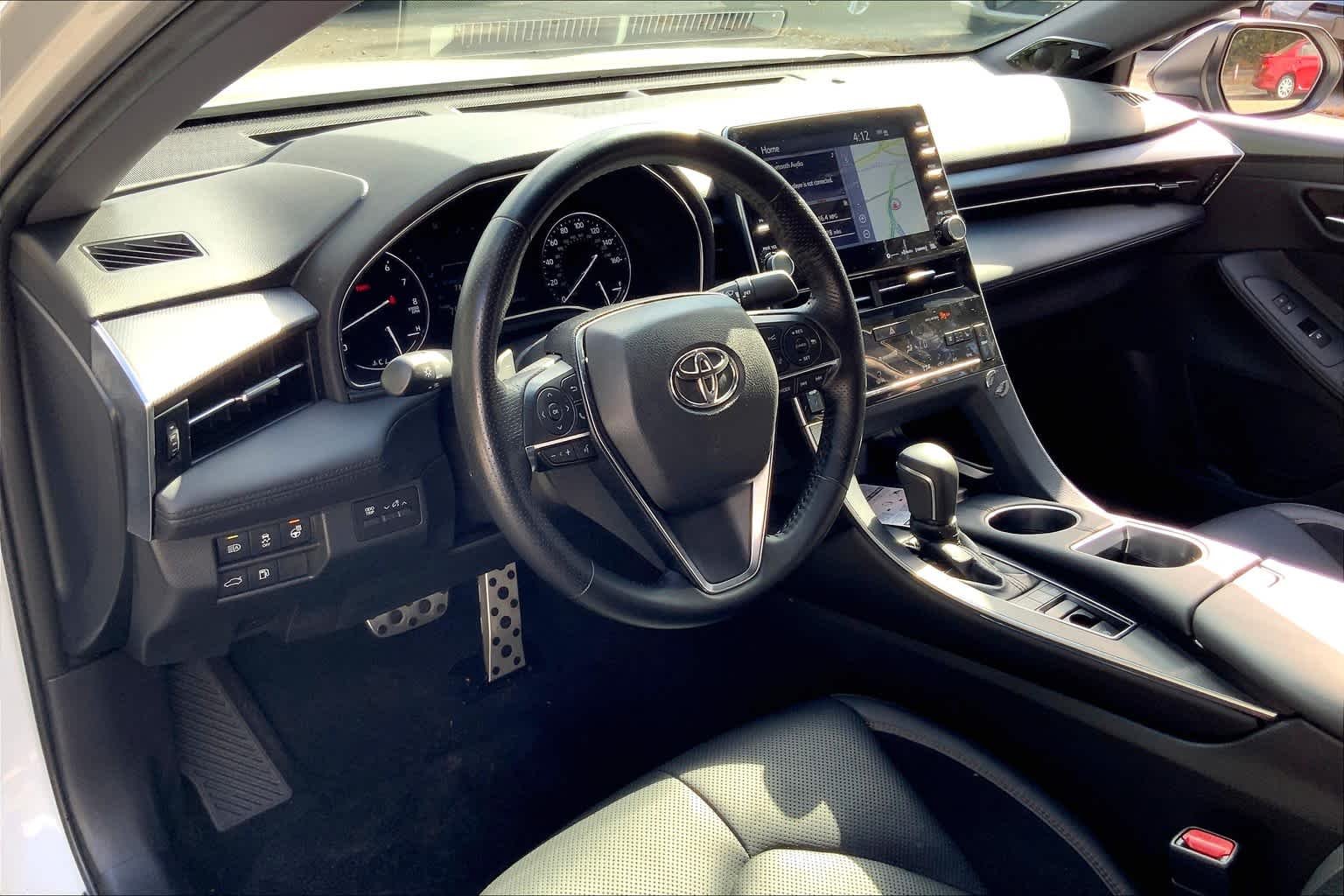 Used 2019 Wind Chill Pearl Toyota Touring image 17