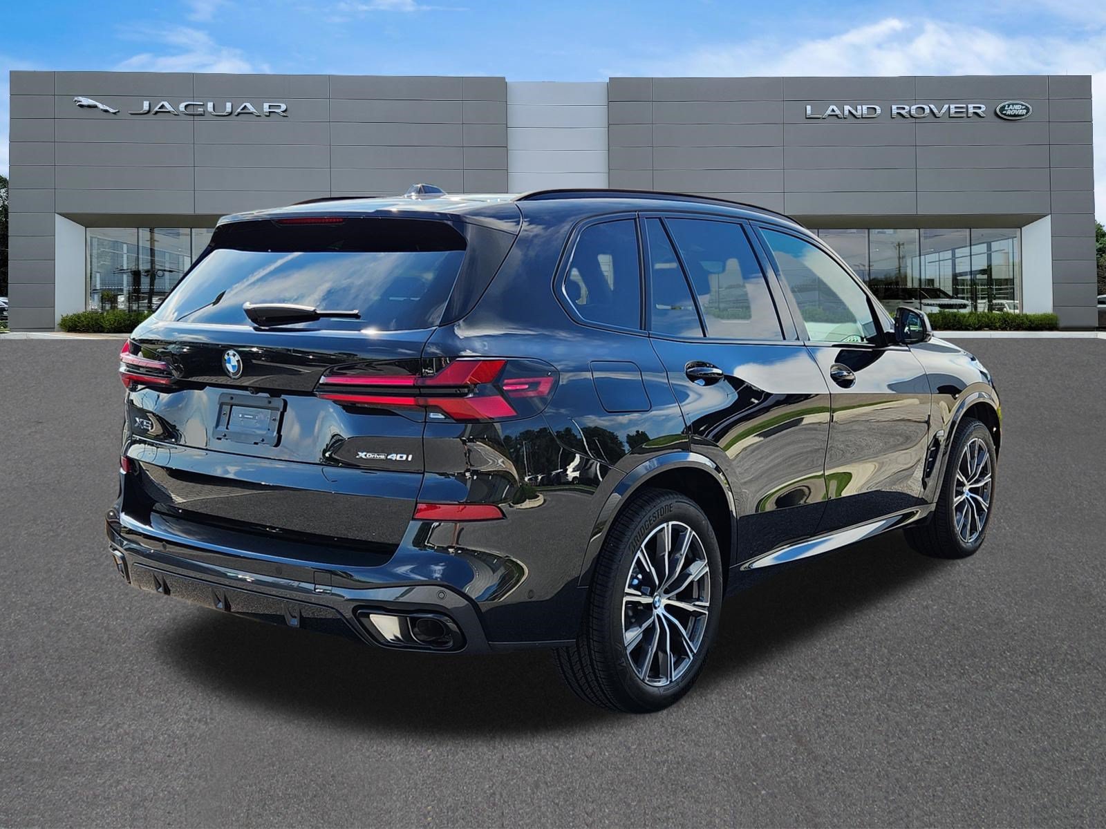 Used 2026 Black Sapphire Metallic BMW xDrive40i image 4