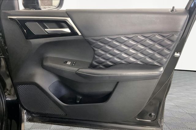 Used 2023 Black Mitsubishi  image 27