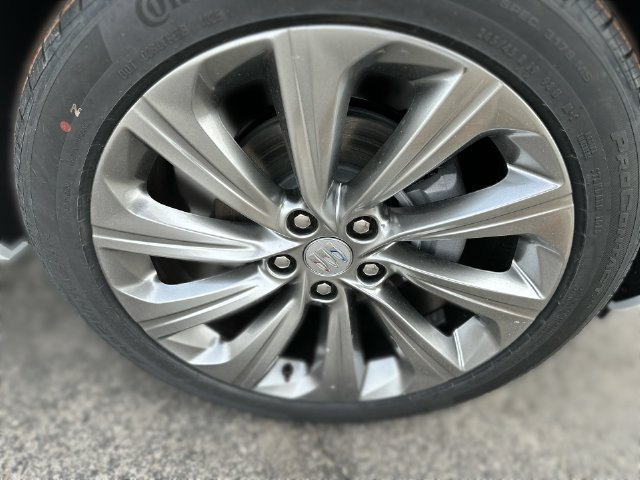 New 2026 WHITE FROST TRICOAT Buick Avenir image 27