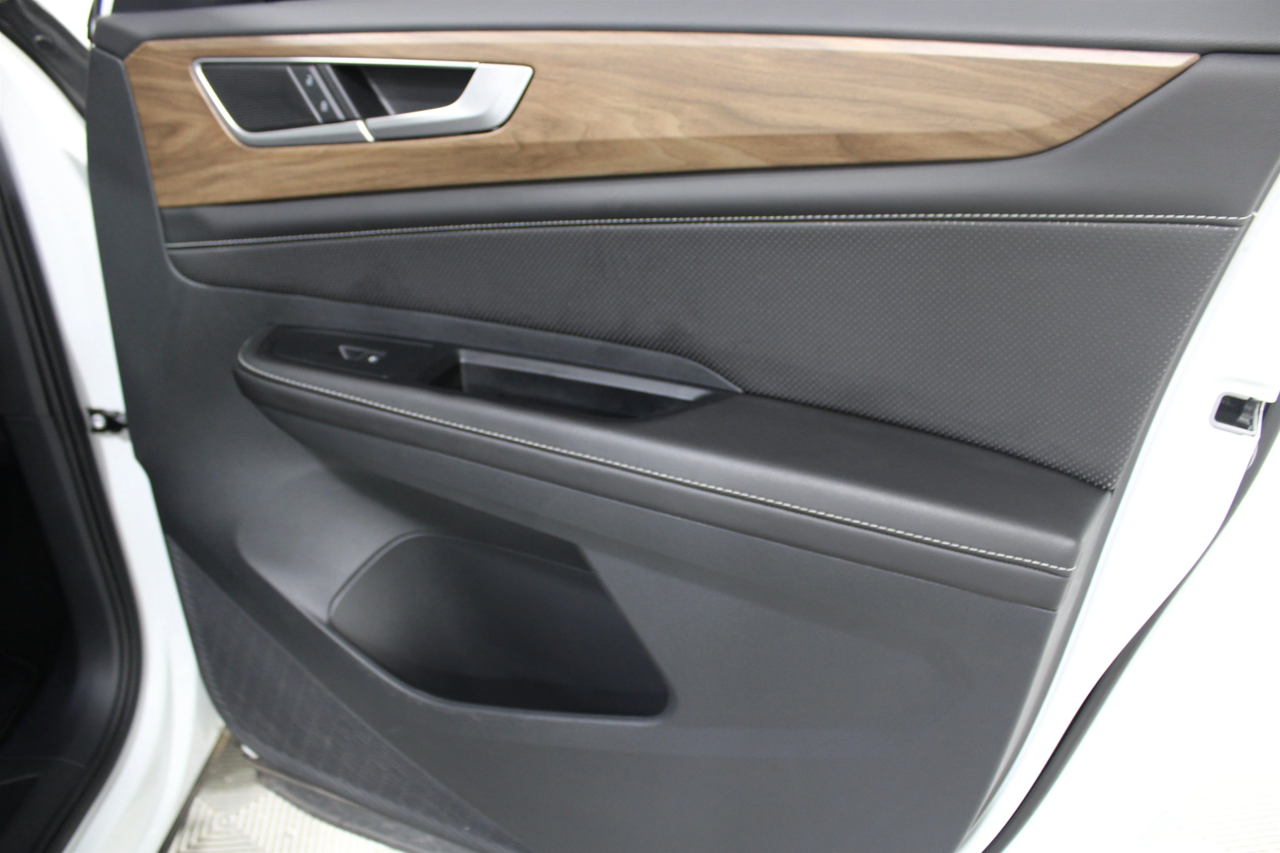 2025 Volkswagen Atlas SE - Photo 27