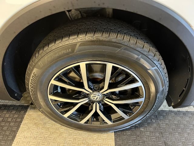 Certified Used 2021 White Volkswagen 2.0T SE image 9