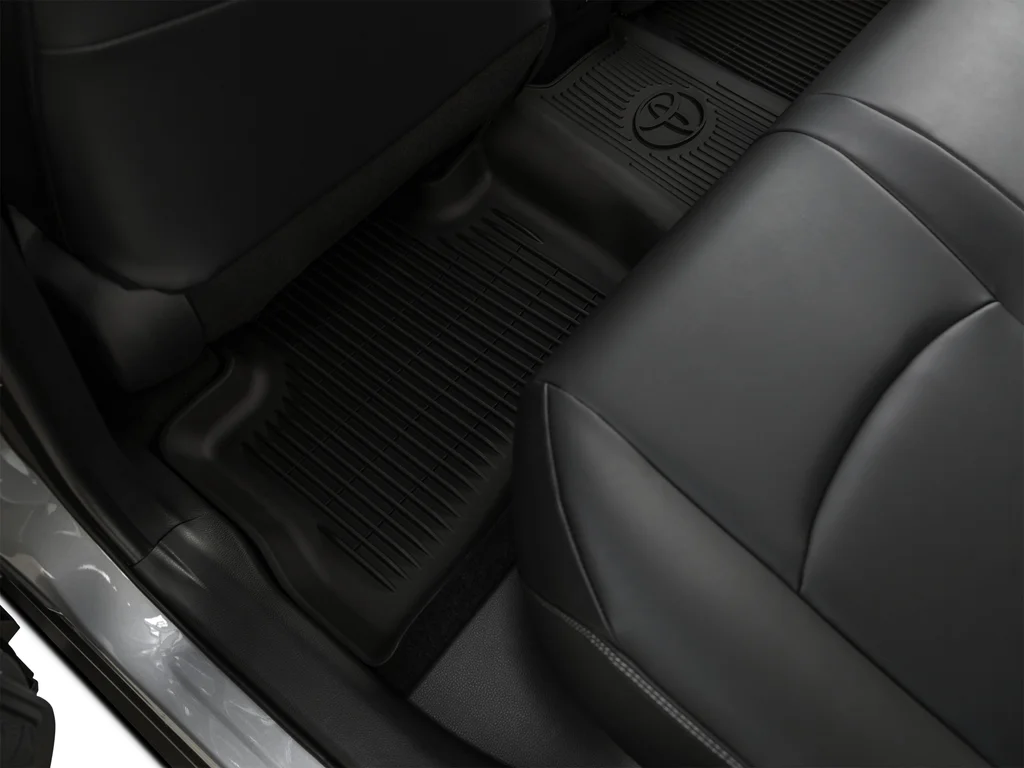 Used 2020 Silver Toyota XLE image 39