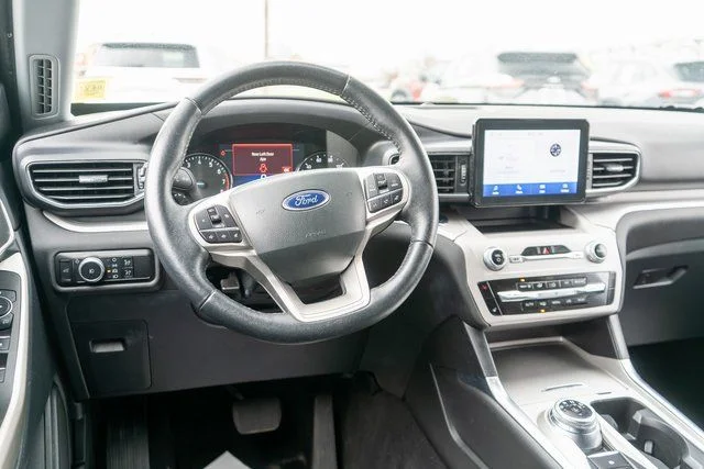 Used 2023 Silver Ford XLT image 13