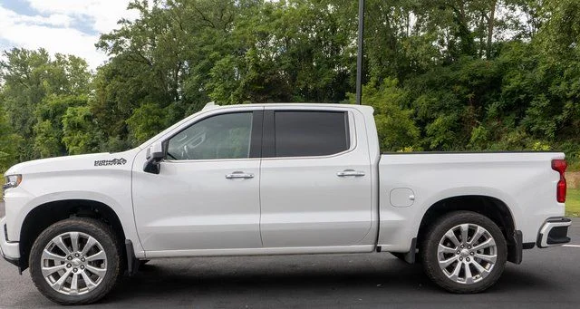 Used 2019 Beige Chevrolet High Country image 9