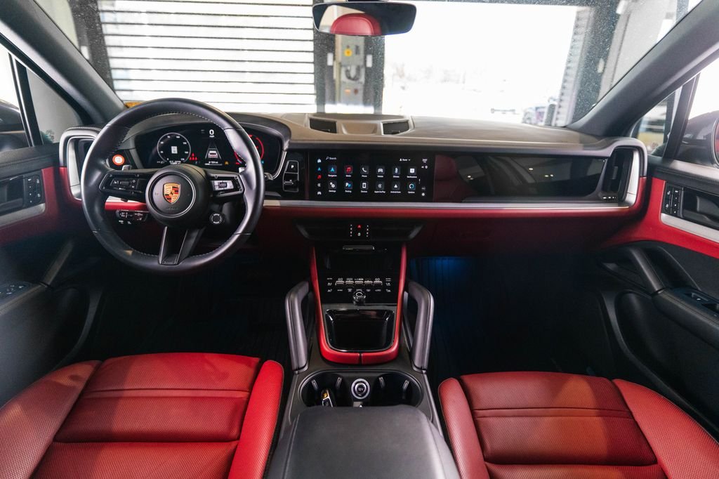 Used 2025  Porsche Base image 14