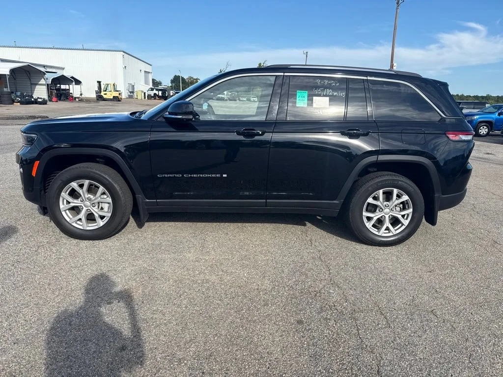 Used 2023 Black Jeep Limited image 2