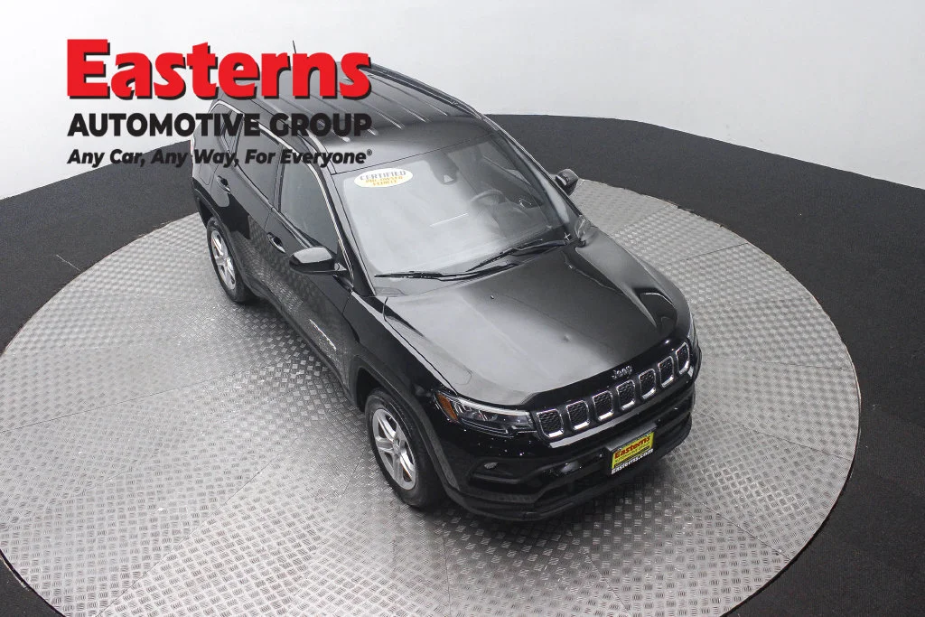 Used 2023 Black Jeep Latitude image 3