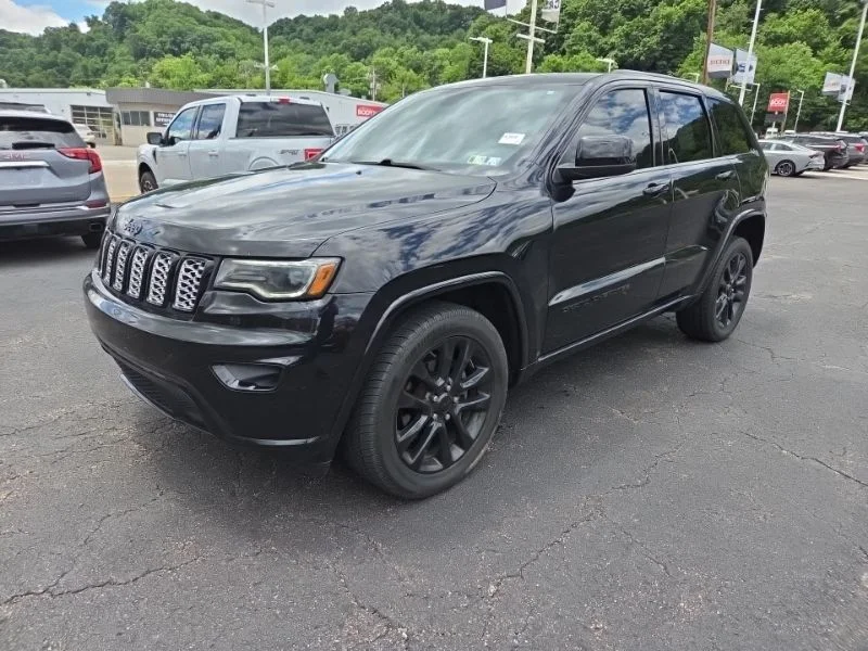 Used 2020 Black Jeep Altitude image 3