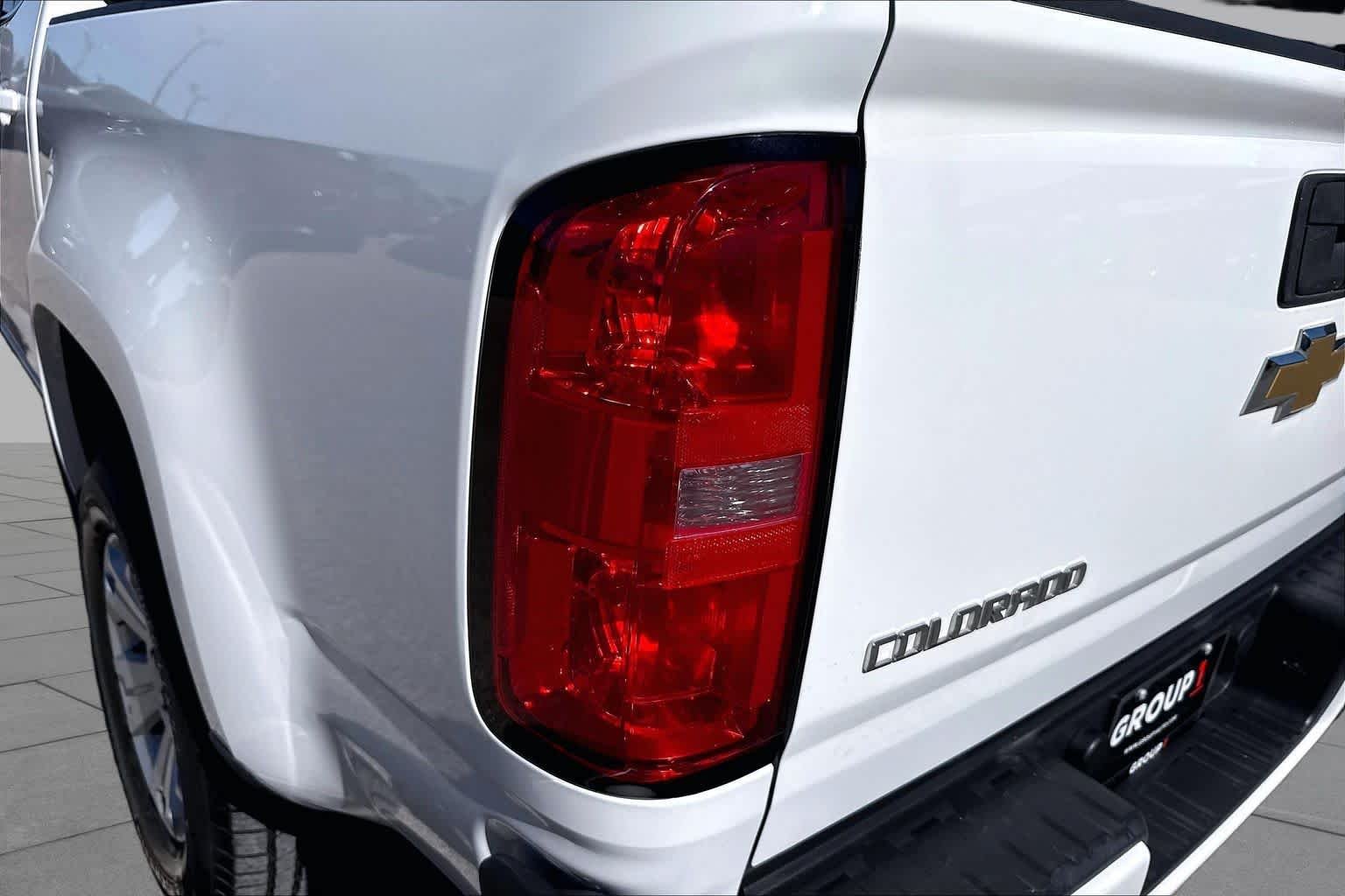 Used 2016 Summit White Chevrolet 2WD LT image 29