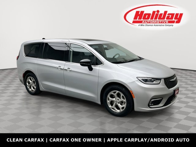 2024 Chrysler Pacifica Limited's photo