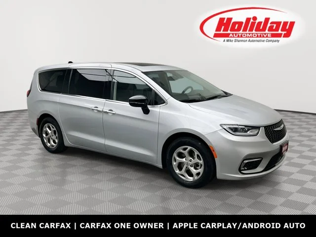 2024 Chrysler Pacifica Limited's photo