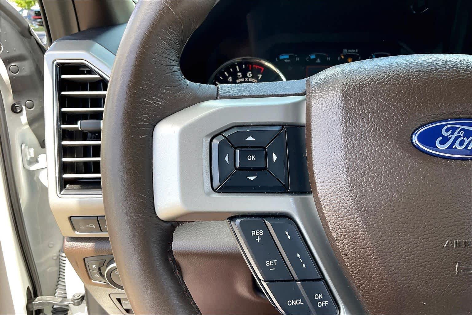 Used 2020 Star White Metallic Tri-Coat/Stone Gray Ford King Ranch image 22