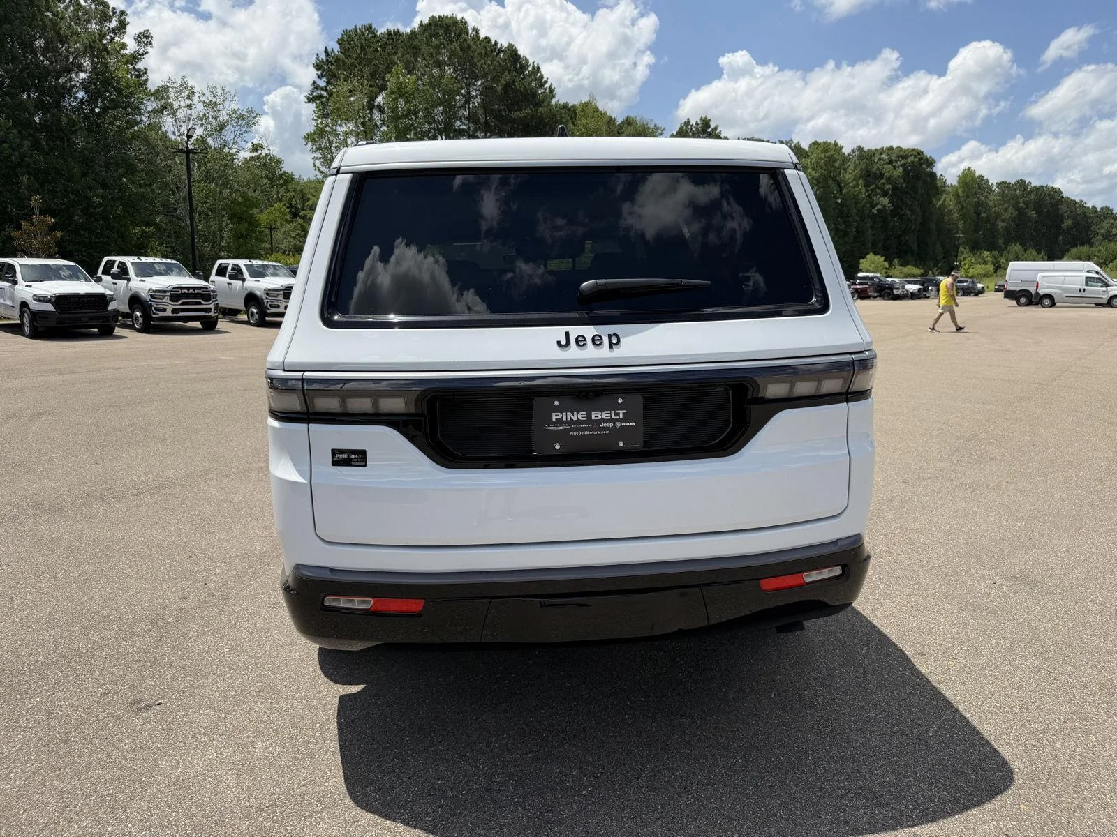New 2026 Bright White Clear-Coat Exterior Paint Jeep 4x2 image 5