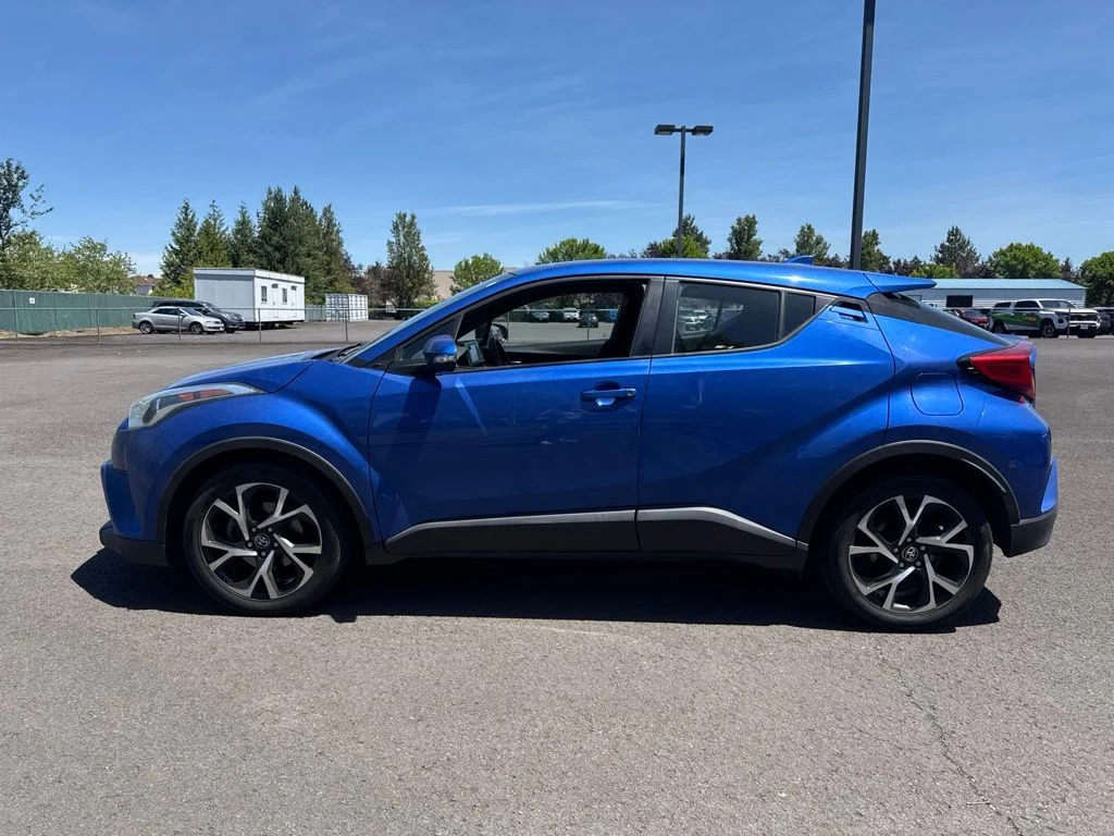 Used 2018 Blue Eclipse Metallic Toyota XLE Premium image 4