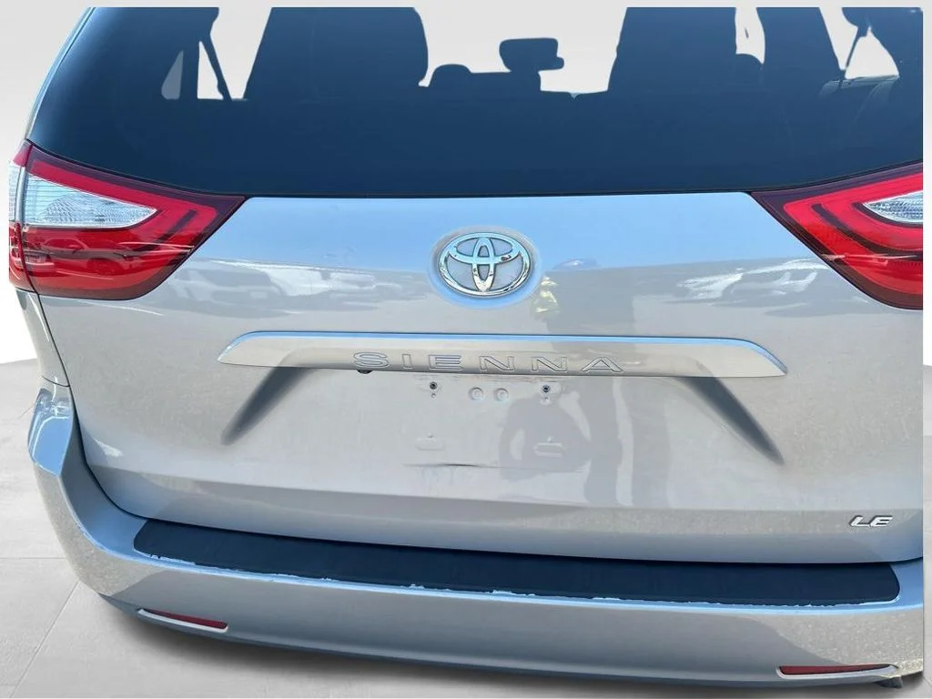 Used 2016 Silver Toyota LE image 25