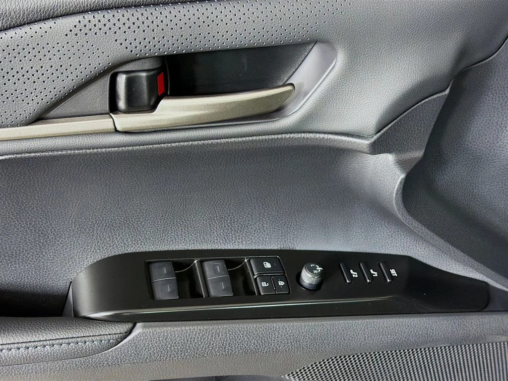 2026 Toyota Camry XSE - Photo 17
