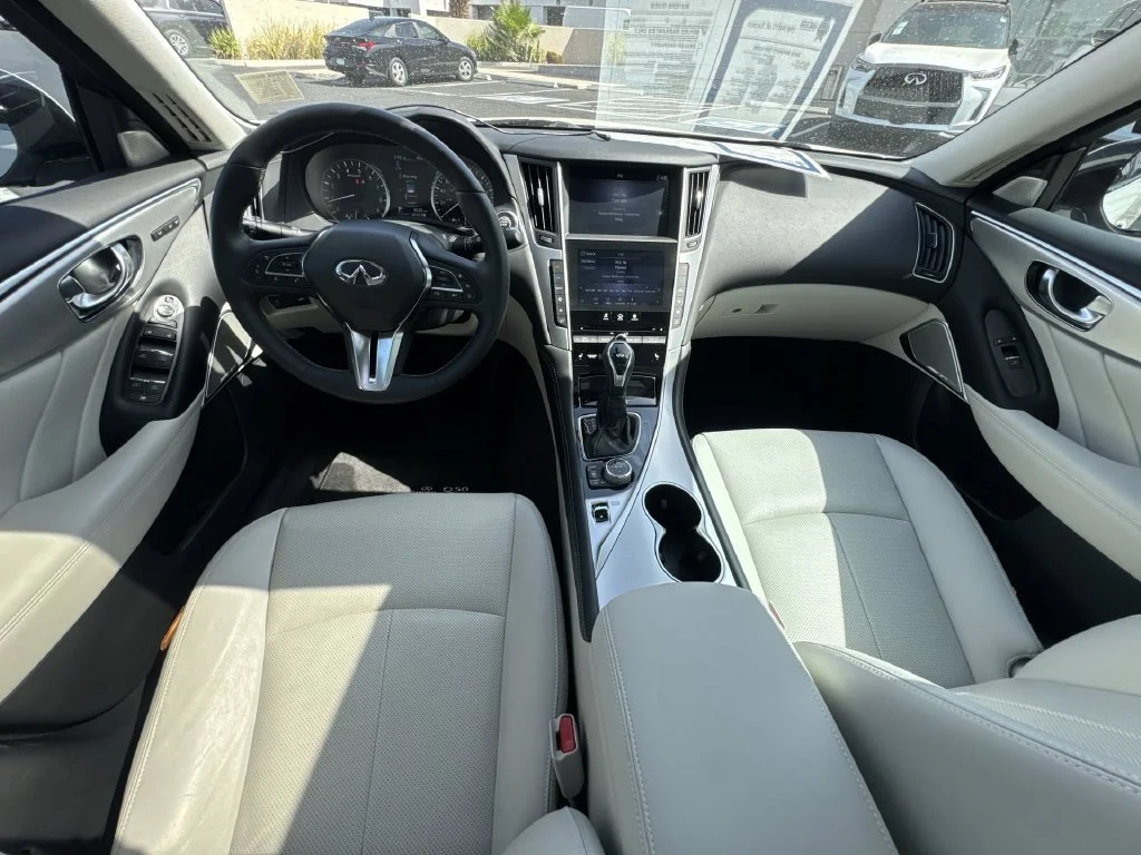 Used 2023 White INFINITI LUXE image 20