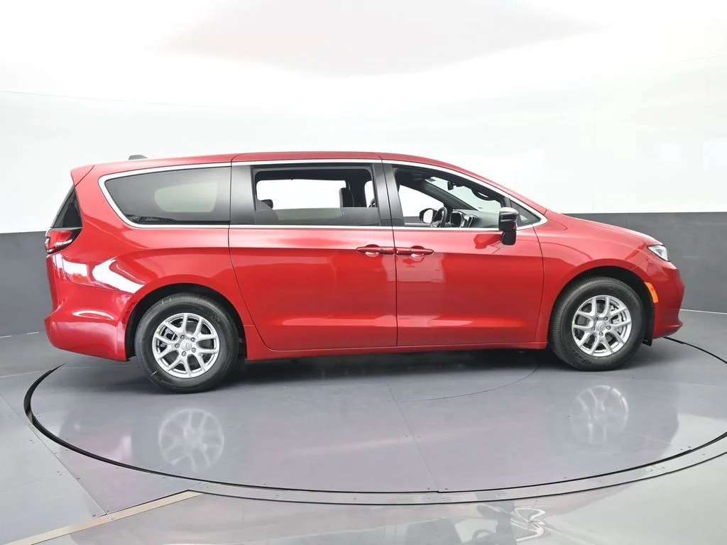 New 2026 Red Hot Pearl-Coat Exterior Paint Chrysler Select image 7