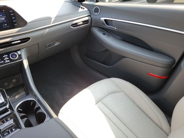 Used 2020 Black Hyundai Limited image 17