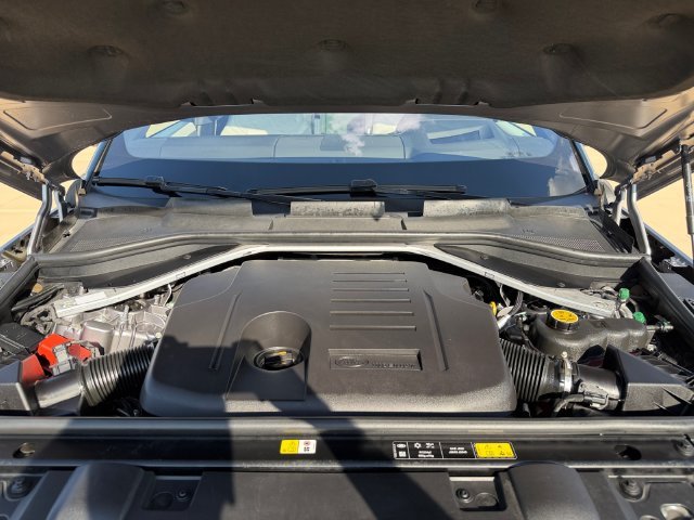 Used 2023 Eiger Grey Metallic Land Rover SE image 19