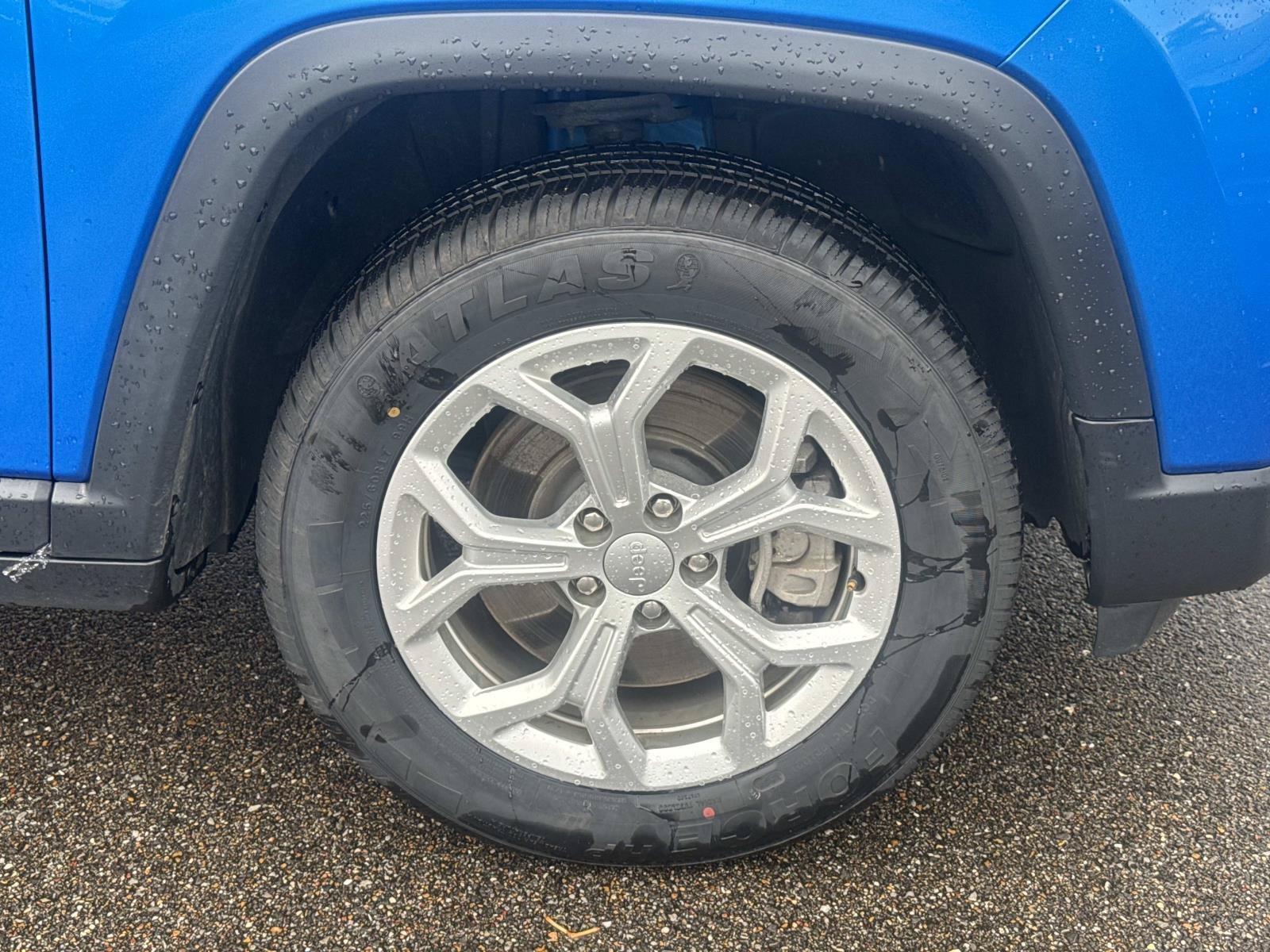 Used 2024 Blue Jeep Latitude image 4