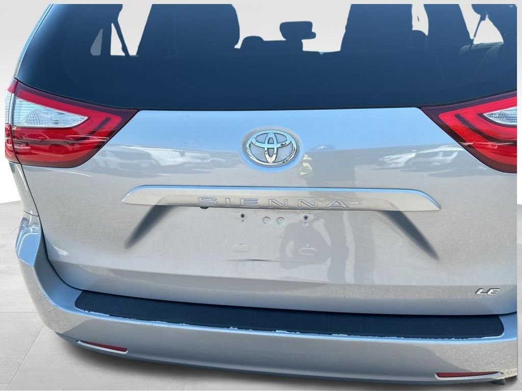 Used 2016 Silver Toyota LE image 25