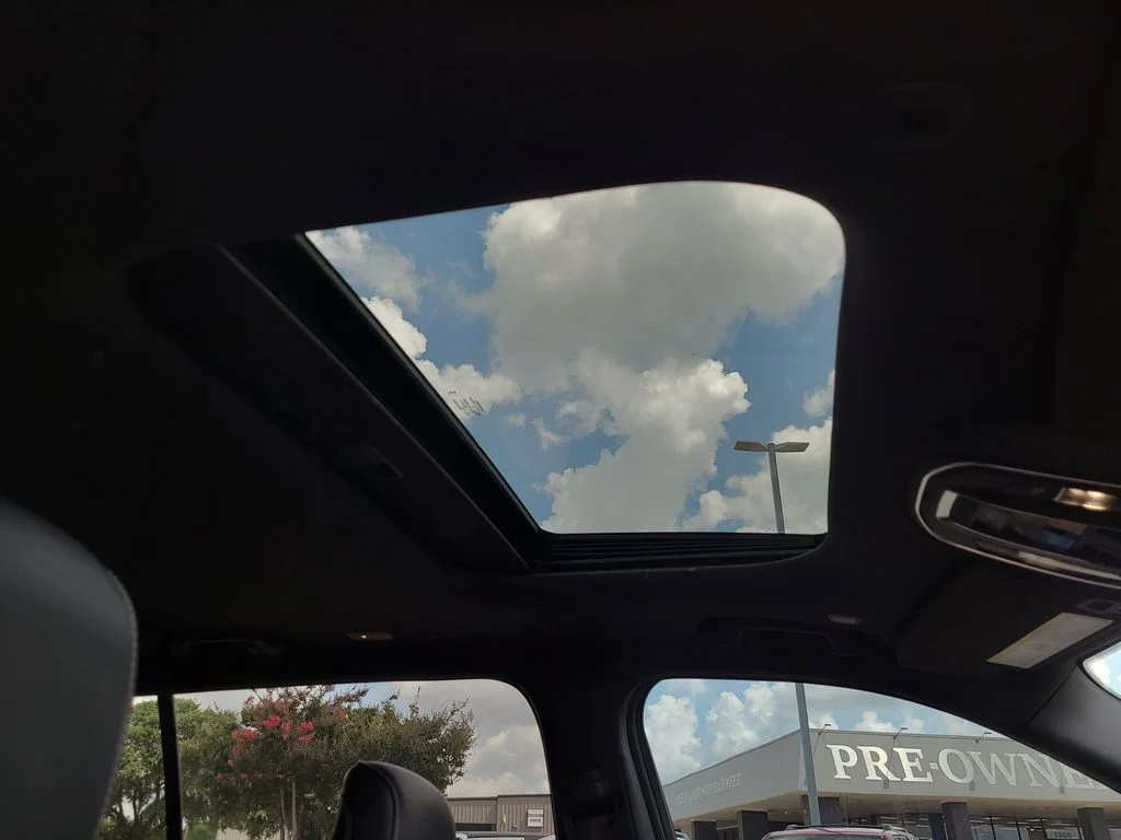 Used 2023 Red Jeep Altitude image 7