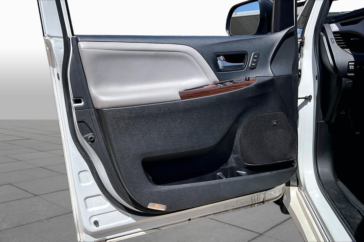 Used 2018 Blizzard Pearl Toyota Limited image 25