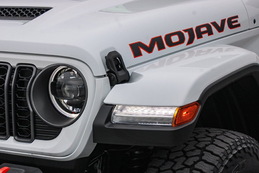 New 2026 Bright White Clearcoat Jeep Mojave image 5