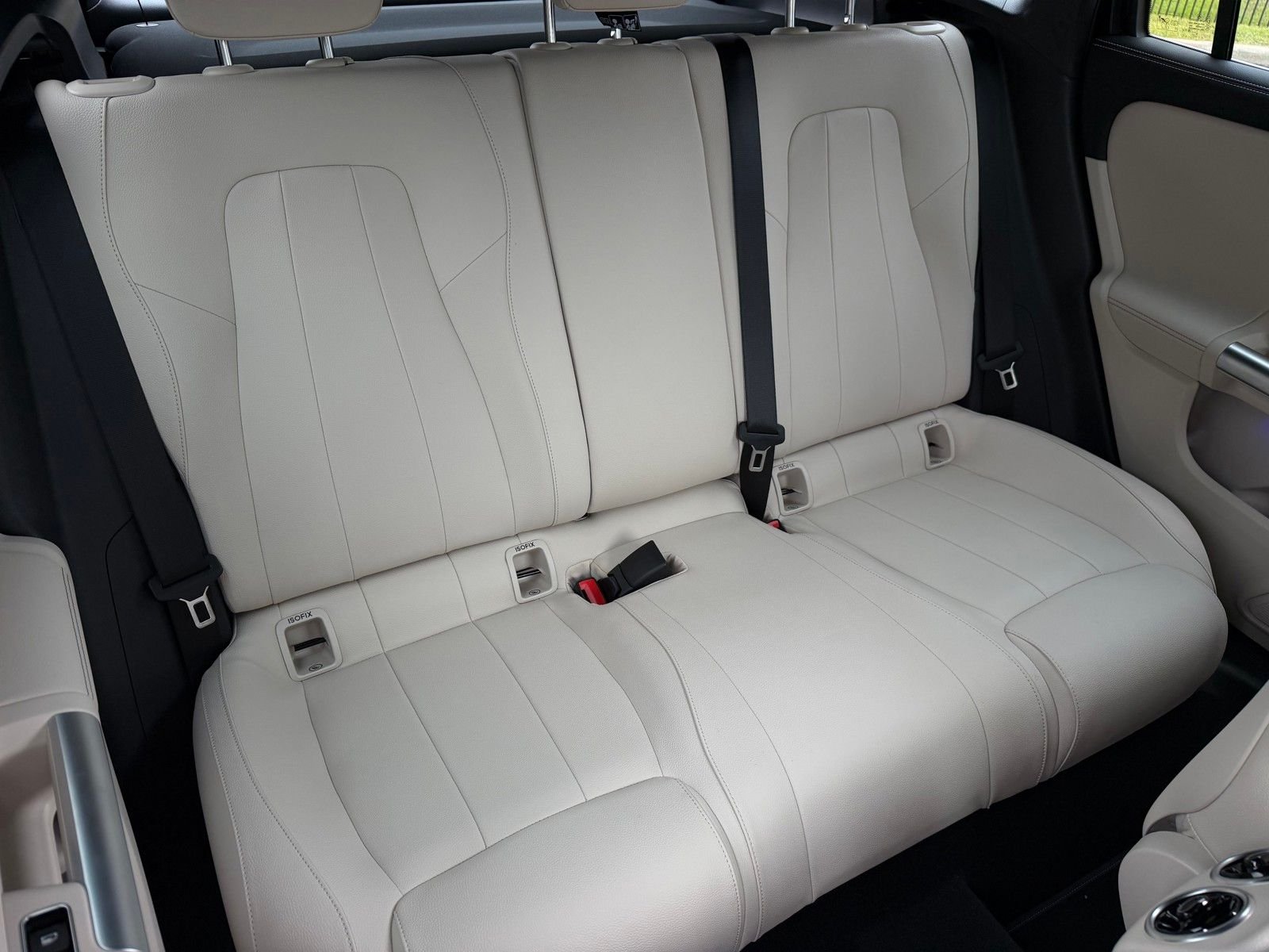 Certified Used 2025 Black Mercedes-Benz GLA 250 image 18
