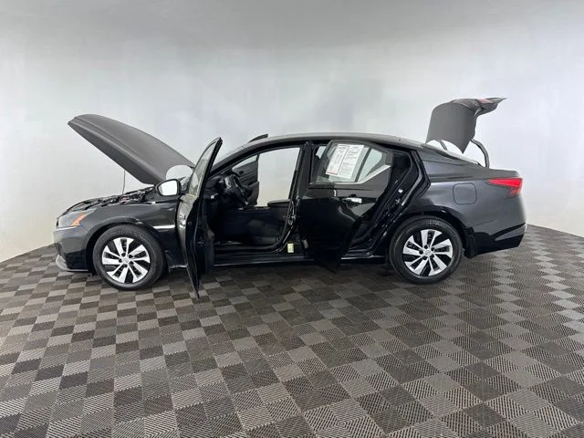 Used 2023 Black Nissan 2.5 S image 9