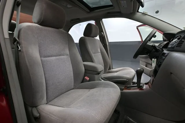 Used 2005 Red Toyota LE image 39