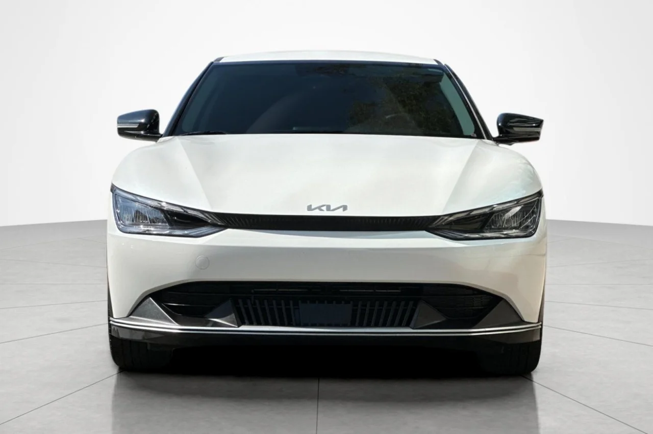 Used 2023 WHITE Kia Light image 8