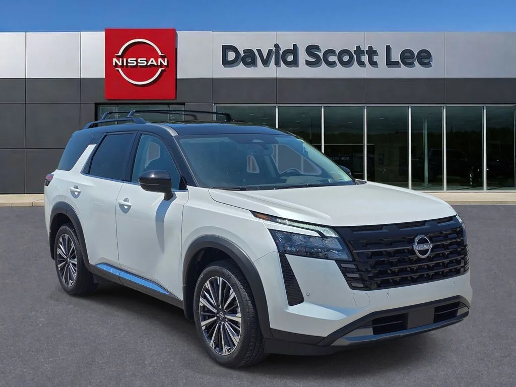 Used 2026 White Nissan Platinum image 4