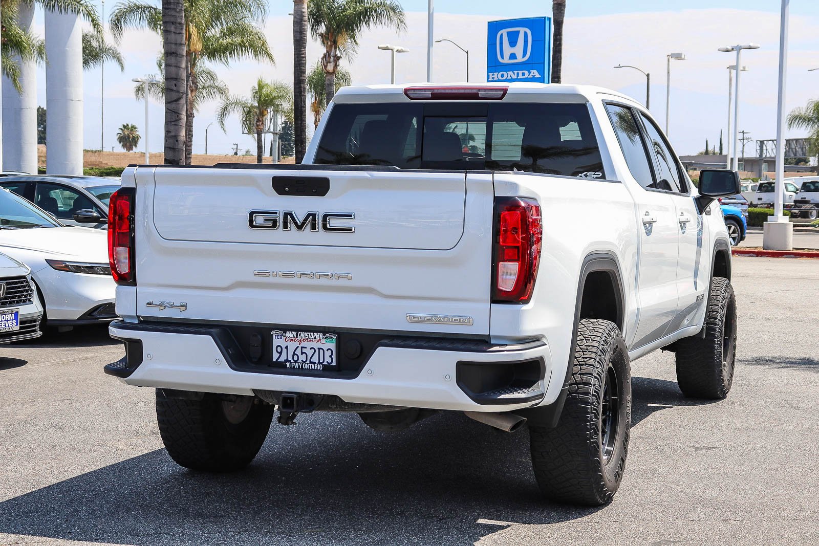 Used 2021 Summit White GMC Elevation image 11