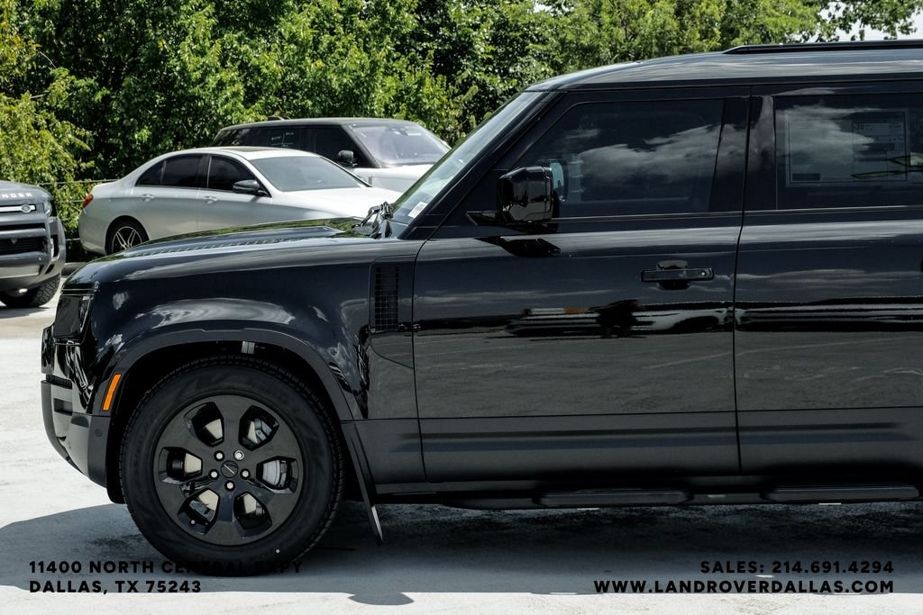 New 2026 Santorini Black Metallic Land Rover S image 14