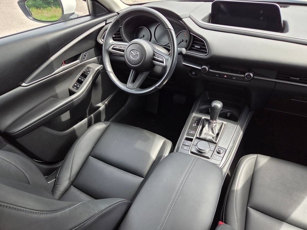 Used 2021 Snowflake White Pearl Mica Mazda Select image 32