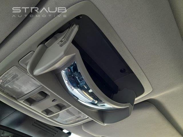 Used 2018  Honda Touring image 31