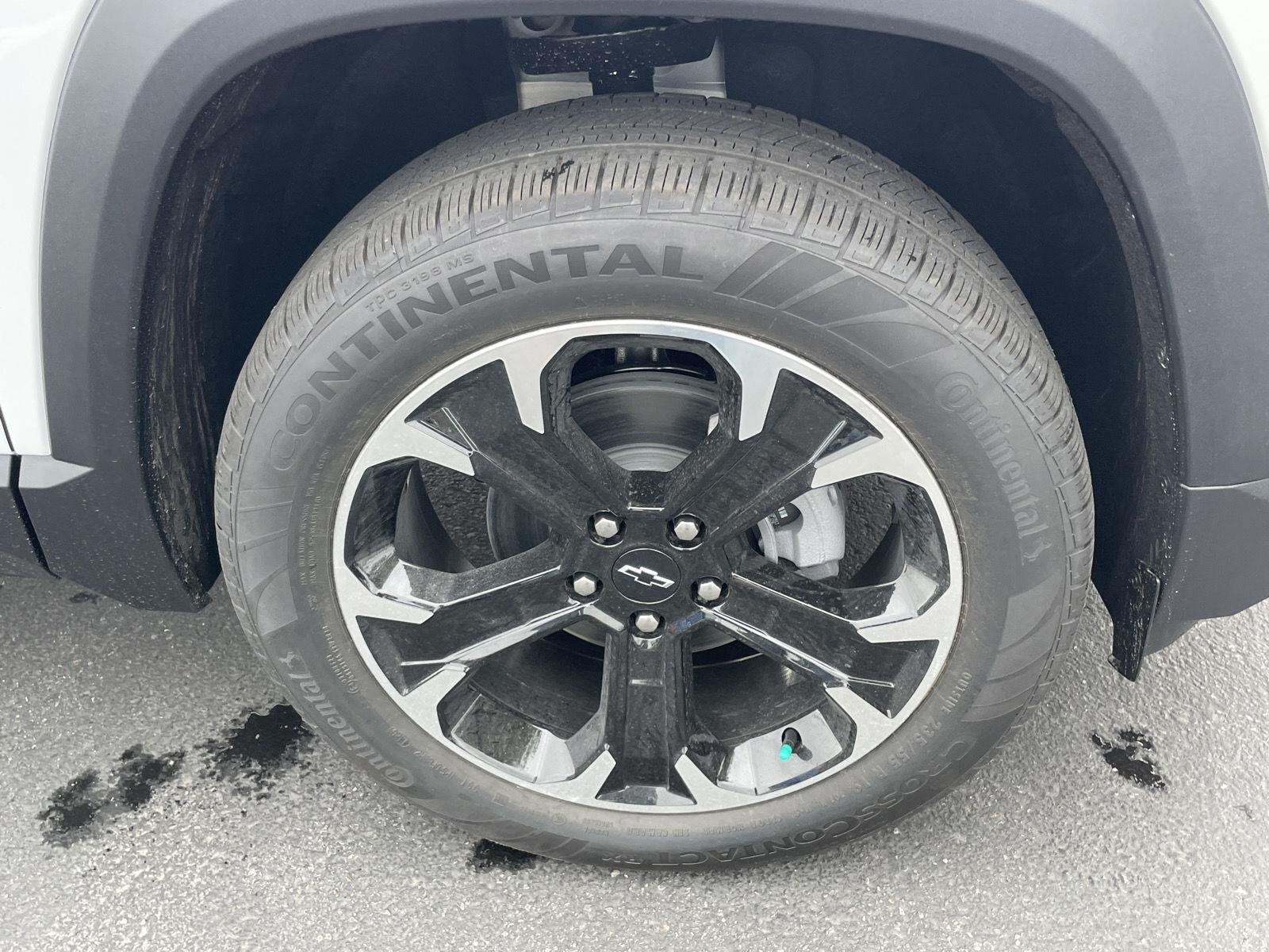 New 2026 Summit White Chevrolet LT image 17